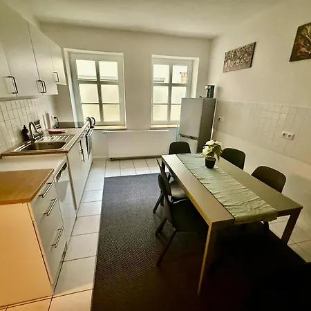 Gemuetliche Altbauwohnung Nahe Des Bahnhofs Halle *