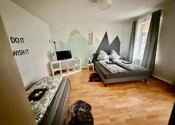 Gemuetliche Altbauwohnung Nahe Des Bahnhofs Halle *