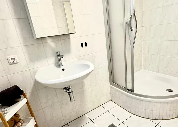 Gemuetliche Altbauwohnung Nahe Des Bahnhofs Halle Apartment