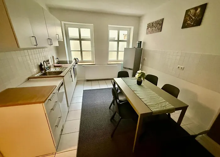 Gemuetliche Altbauwohnung Nahe Des Bahnhofs Halle *